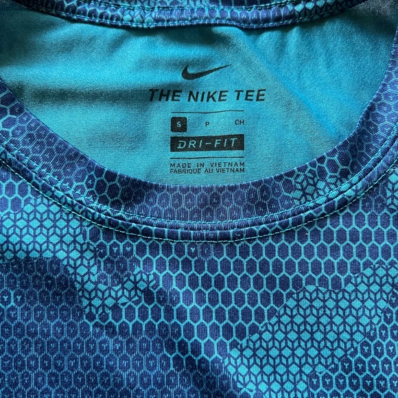 4/$20!!! Nike Dri-Fit Workout Top - Picture 3 of 3